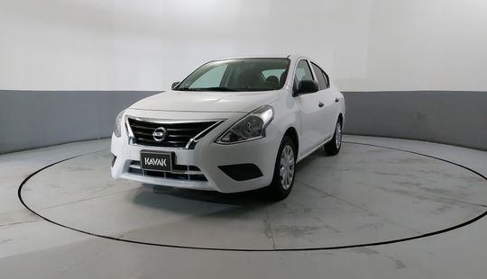 Nissan • Versa