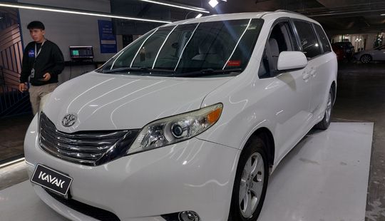 Toyota • Sienna