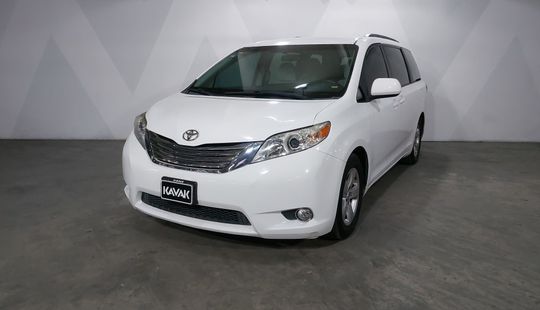 Toyota • Sienna