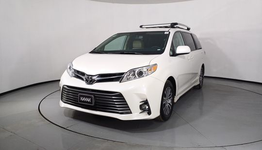 Toyota • Sienna