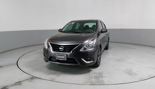 Nissan • Versa