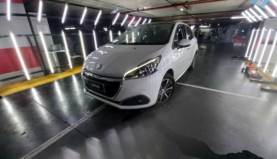 Peugeot • 208