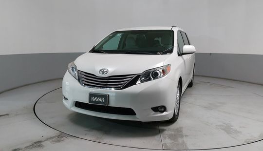 Toyota • Sienna