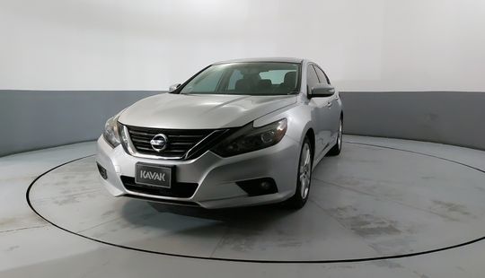 Nissan • Altima