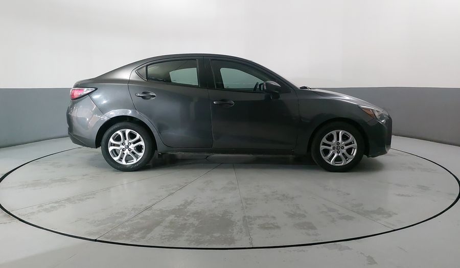 Toyota Yaris 1.5 R XLE AT Sedan 2016