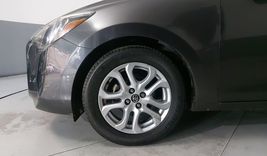 Toyota Yaris 1.5 R XLE AT Sedan 2016