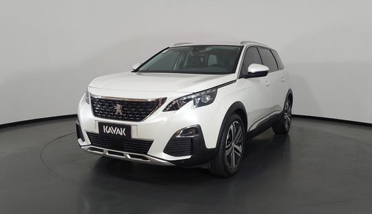 Peugeot • 5008