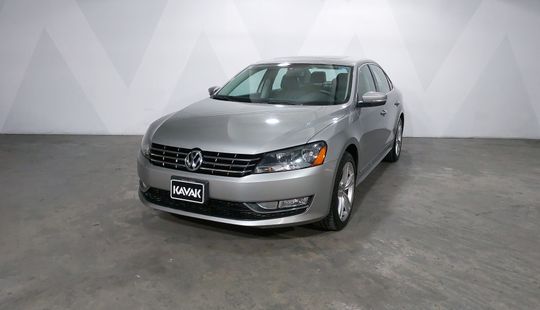 Volkswagen • Passat