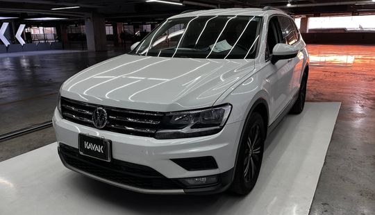 Volkswagen • Tiguan