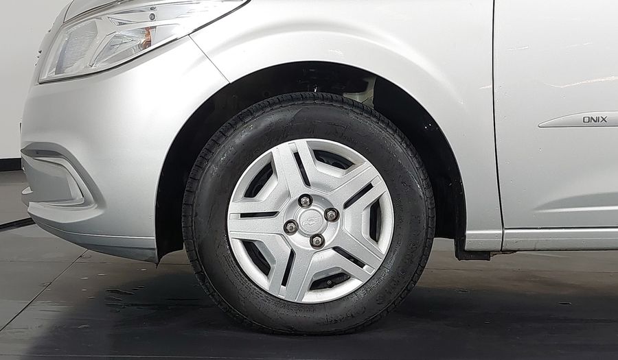 Chevrolet Onix MPFI LT Hatchback 2016
