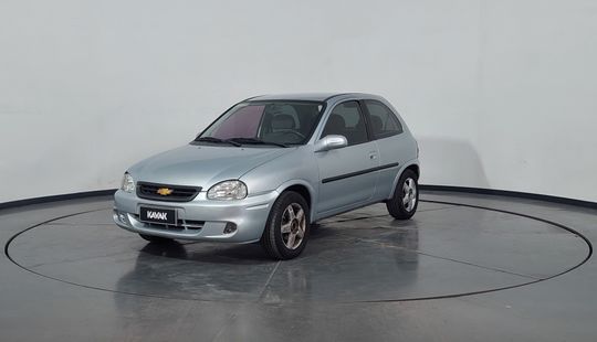 Chevrolet • Corsa Classic