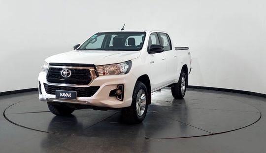 Toyota • Hilux