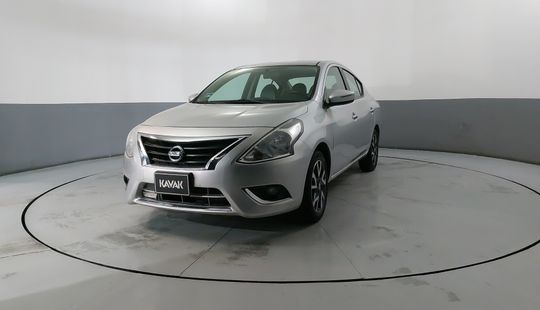 Nissan • Versa