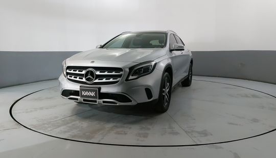 Mercedes Benz • Clase GLA