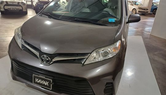 Toyota • Sienna