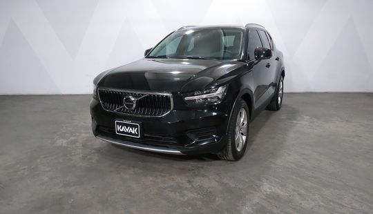 Volvo • XC40