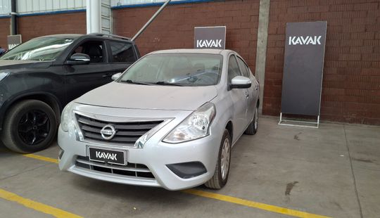 Nissan • Versa