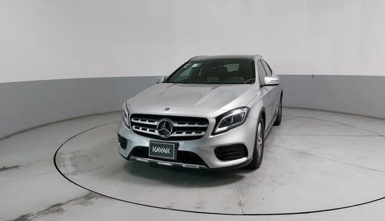 Mercedes Benz • Clase GLA