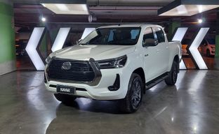 Toyota • Hilux