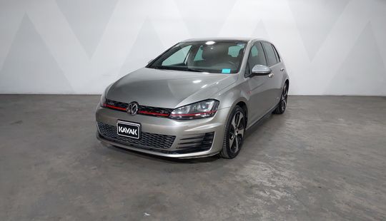 Volkswagen • Golf