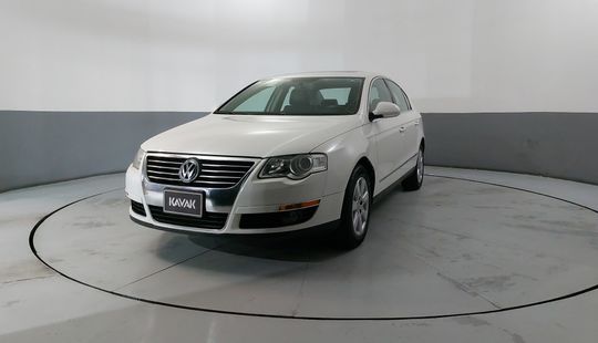 Volkswagen • Passat