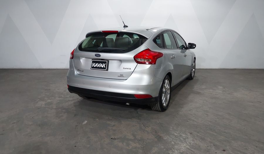 Ford Focus 2.0 SE AT Hatchback 2016