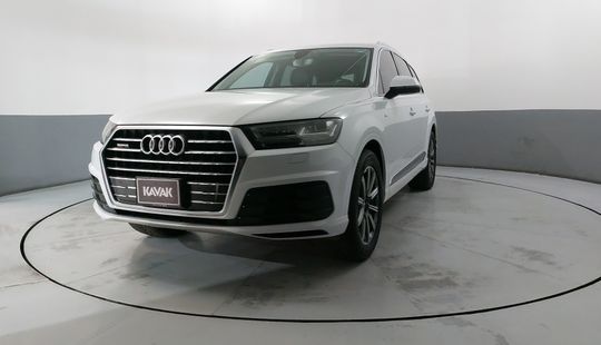 Audi • Q7