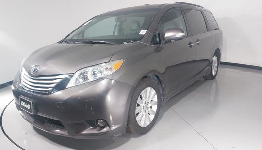 Toyota • Sienna