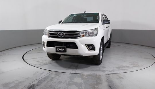 Toyota • Hilux