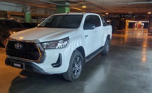 Toyota • Hilux