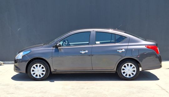 Nissan • Versa