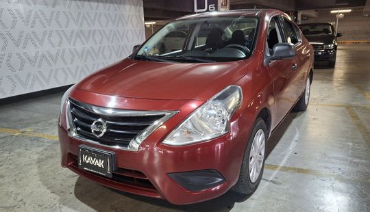 Nissan • Versa