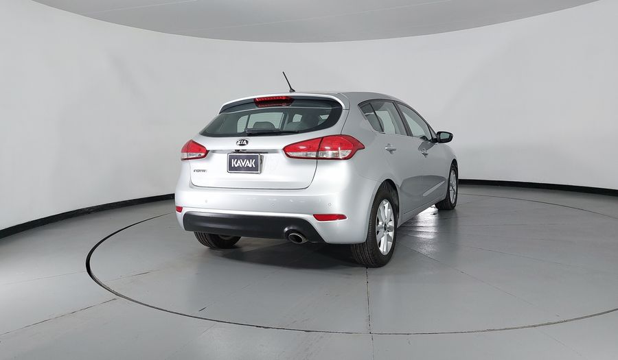 Kia Forte 2.0 EX AT Hatchback 2017