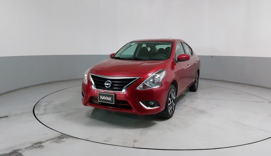 Nissan • Versa