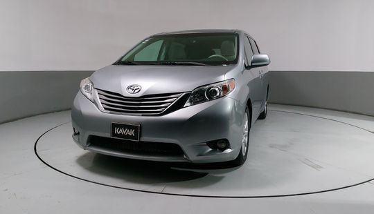 Toyota • Sienna