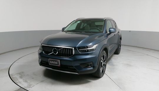 Volvo • XC40