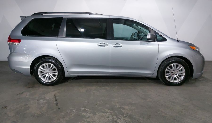 Toyota Sienna 3.5 XLE AT Minivan 2014