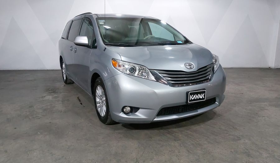 Toyota Sienna 3.5 XLE AT Minivan 2014