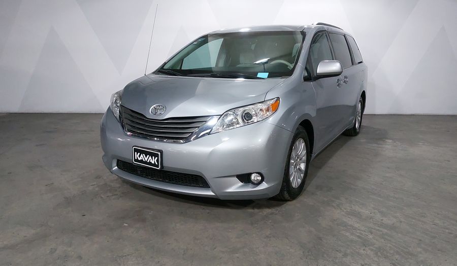 Toyota Sienna 3.5 XLE AT Minivan 2014