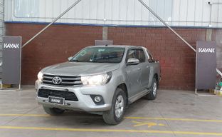 Toyota • Hilux