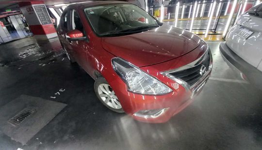 Nissan • Versa