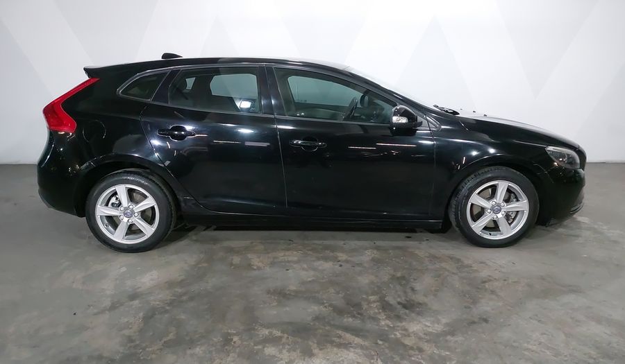 Volvo V40 2.0 FIRST EDITION T3 Hatchback 2016