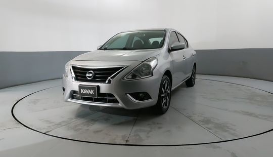 Nissan • Versa