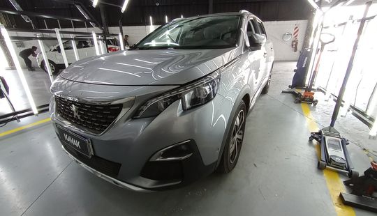 Peugeot • 5008