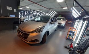 Peugeot • 208