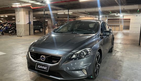 Volvo • V40