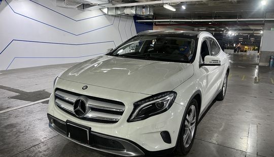 Mercedes Benz • Clase GLA