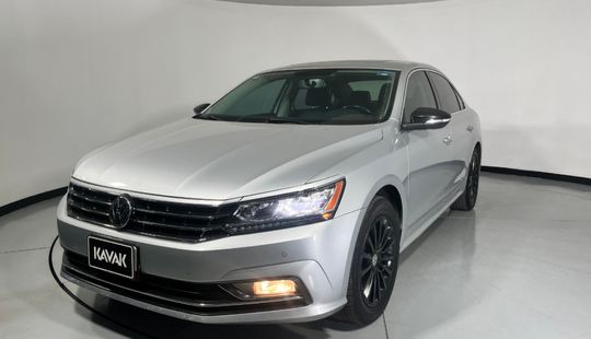 Volkswagen • Passat