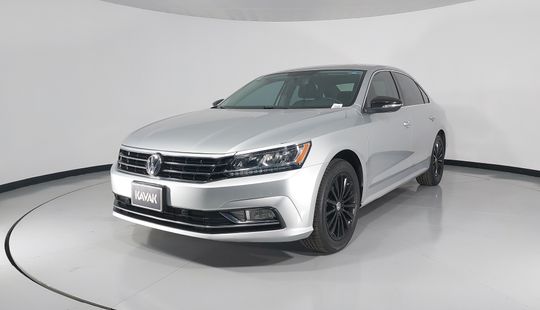 Volkswagen • Passat