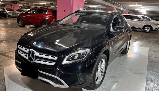 Mercedes Benz • Clase GLA